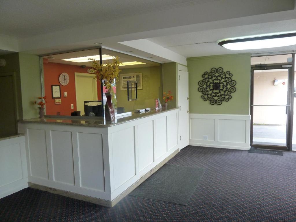 Lakeland Inn - Bohemia Room photo